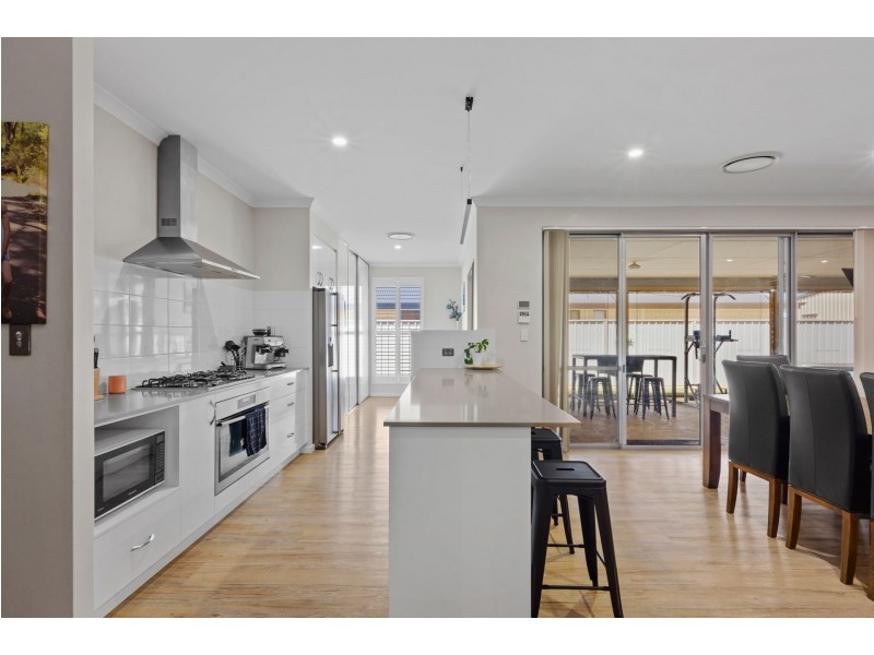 11 Charoite Street, Australind WA 6233