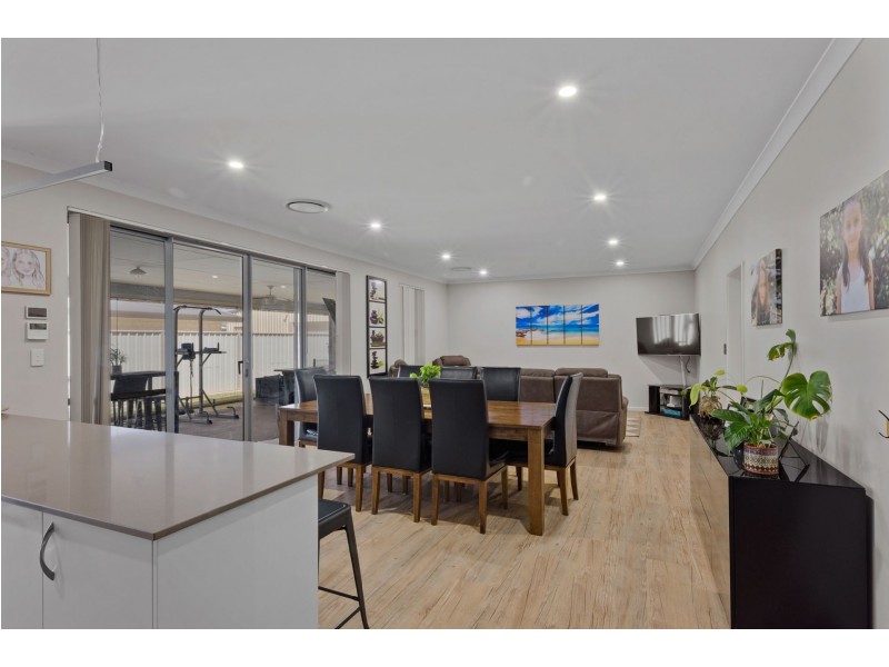 11 Charoite Street, Australind WA 6233