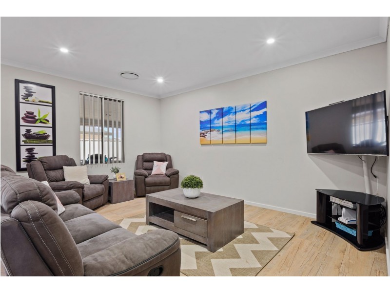 11 Charoite Street, Australind WA 6233