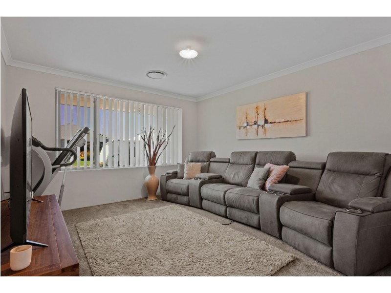 11 Charoite Street, Australind WA 6233