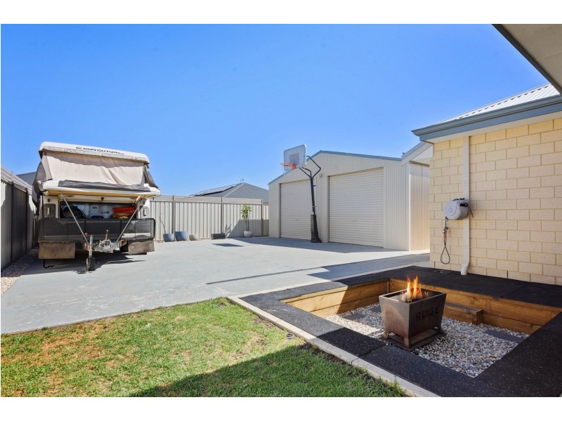 11 Charoite Street, Australind WA 6233