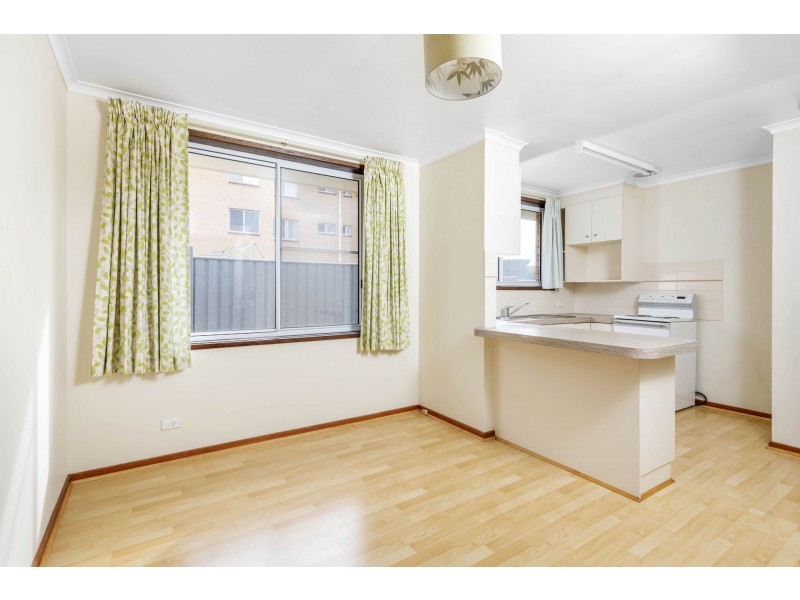 8/10-12 Booth St, Queanbeyan East NSW 2620