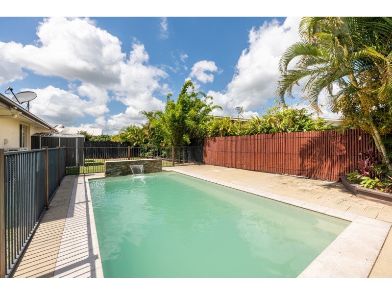 13 Bolwarra Crt, Beerwah QLD 4519