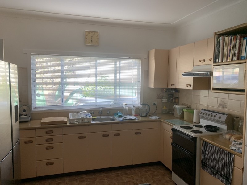 137 Pur pur ave, Lake Illawarra NSW 2528