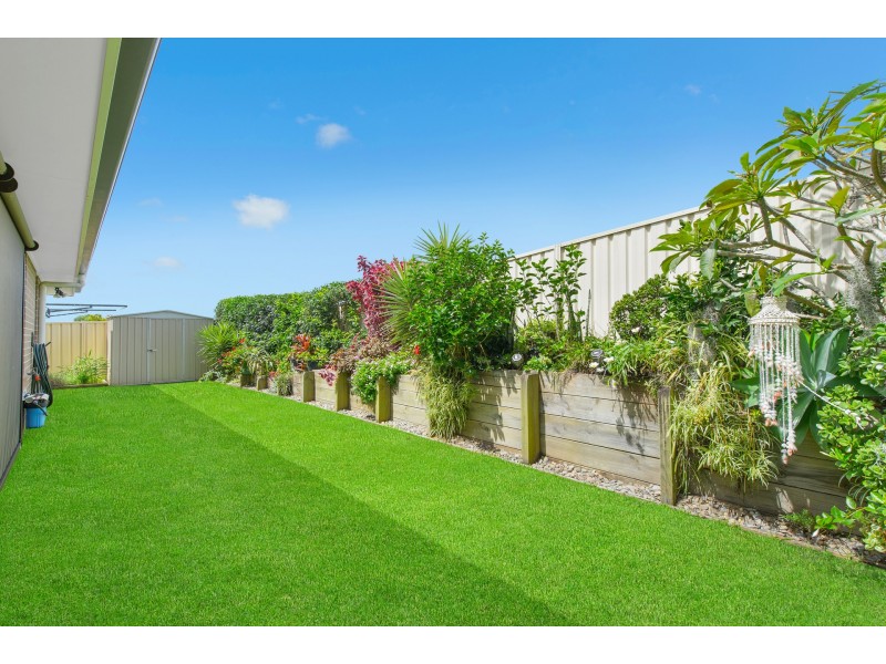 15 St Lucia Place, Bonny Hills NSW 2445