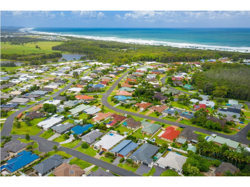 15 St Lucia Place, Bonny Hills NSW 2445