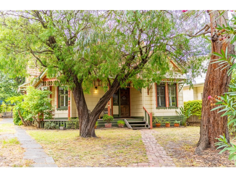 24 Deakin Street North, Hampton VIC 3188