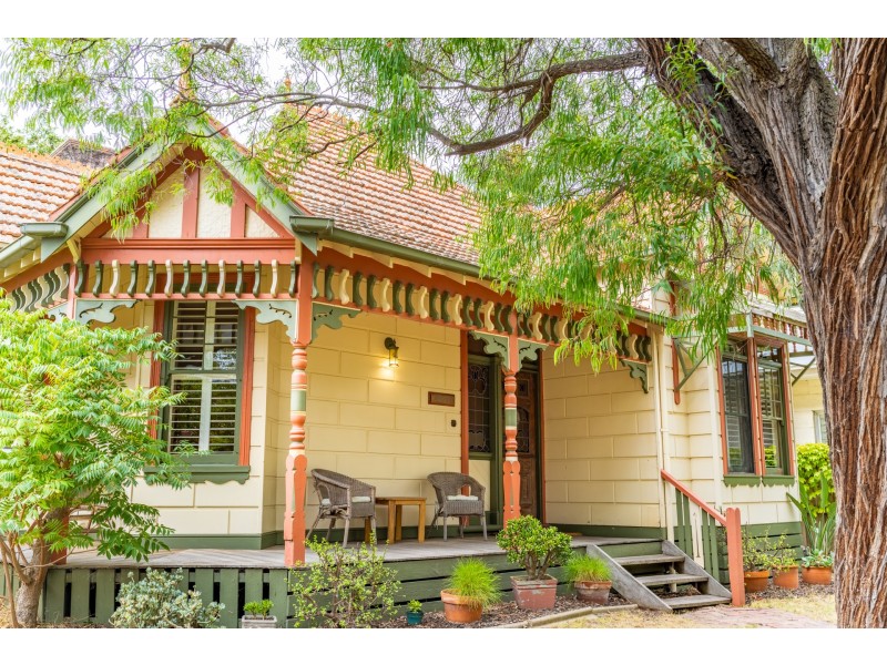 24 Deakin Street North, Hampton VIC 3188