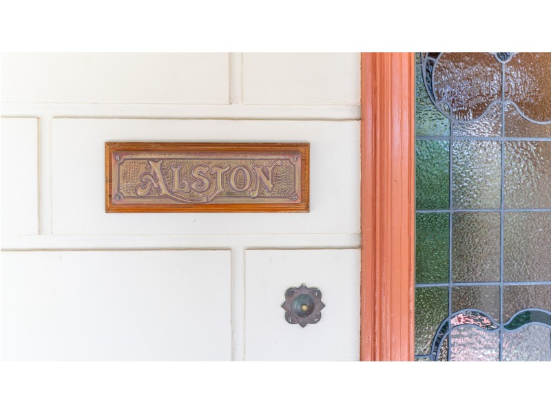 24 Deakin Street North, Hampton VIC 3188