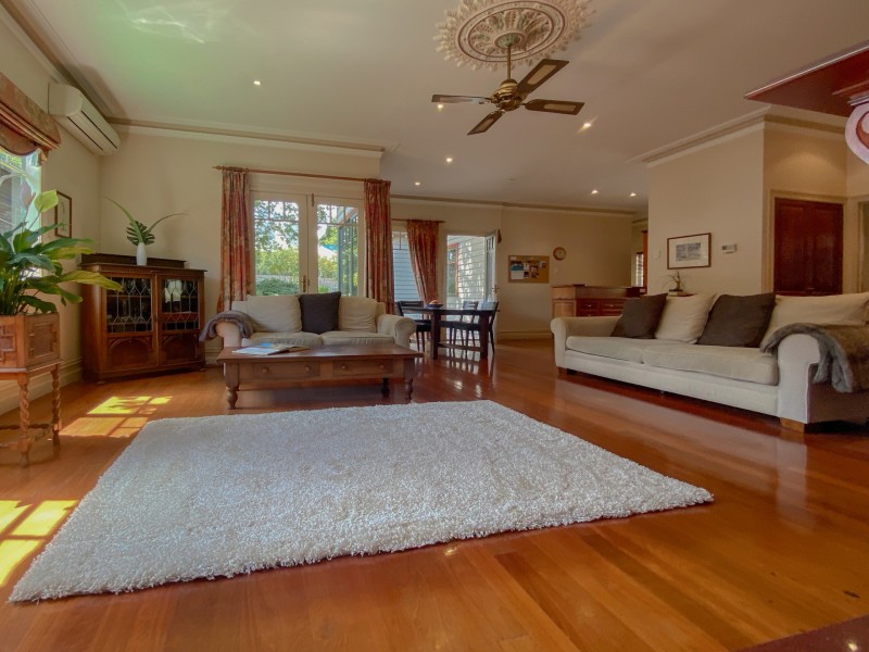 24 Deakin Street North, Hampton VIC 3188