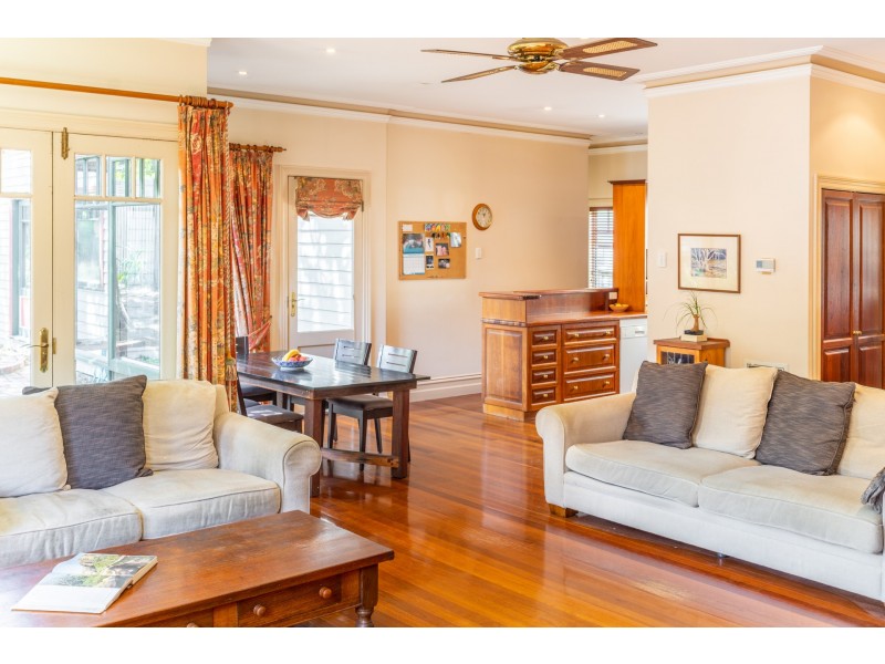 24 Deakin Street North, Hampton VIC 3188