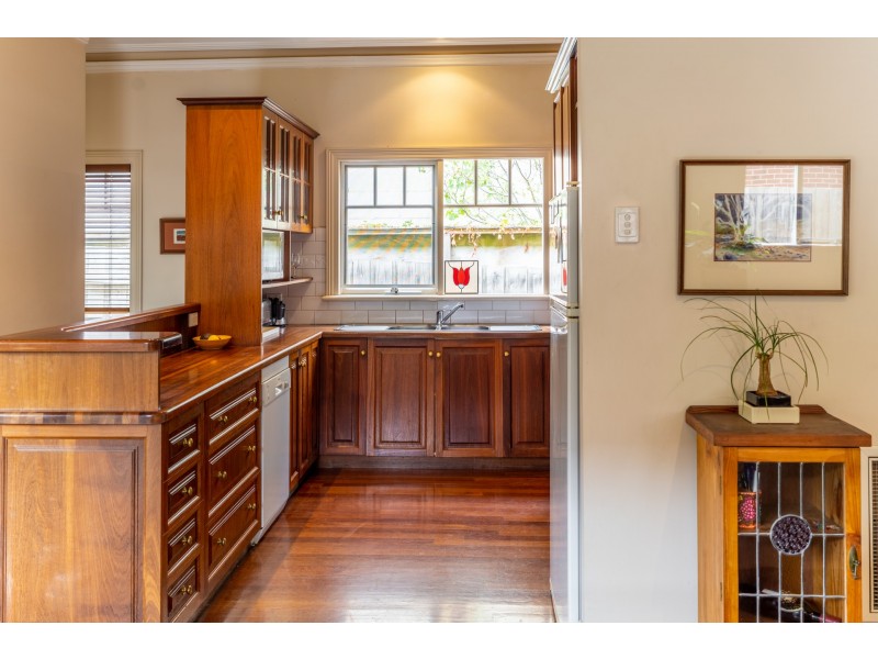 24 Deakin Street North, Hampton VIC 3188