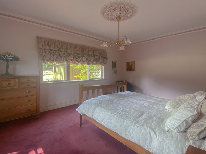 24 Deakin Street North, Hampton VIC 3188