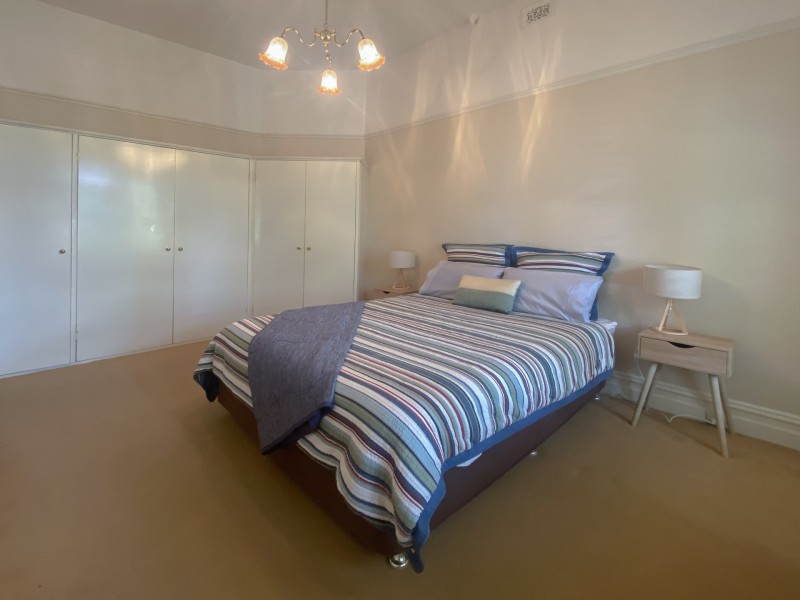 24 Deakin Street North, Hampton VIC 3188