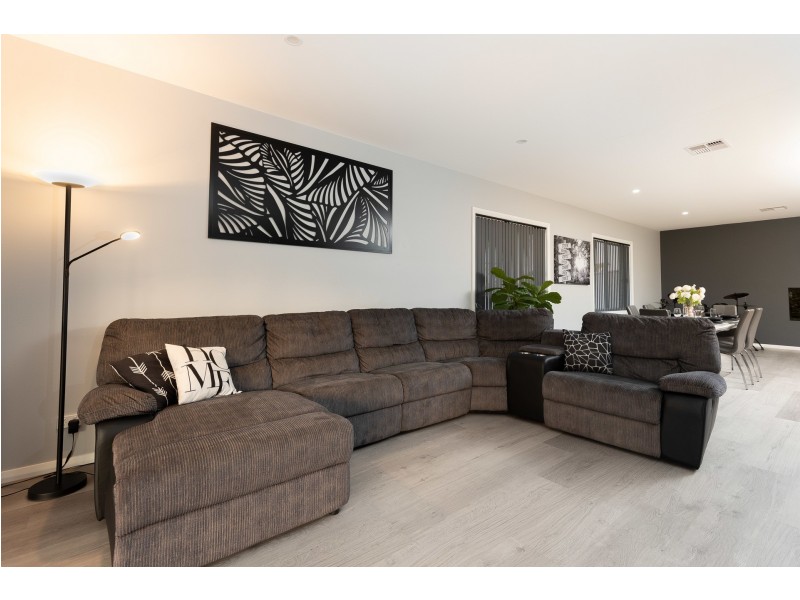 11 Jarrah way, Malua Bay NSW 2536