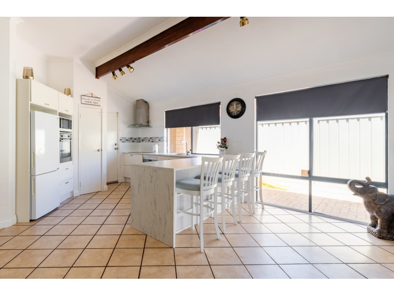 16 Strasbourg ramble, Port Kennedy WA 6172