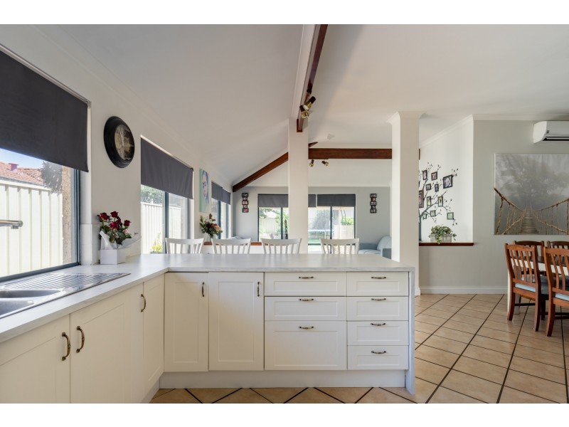 16 Strasbourg ramble, Port Kennedy WA 6172