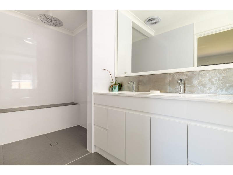 16 Strasbourg ramble, Port Kennedy WA 6172