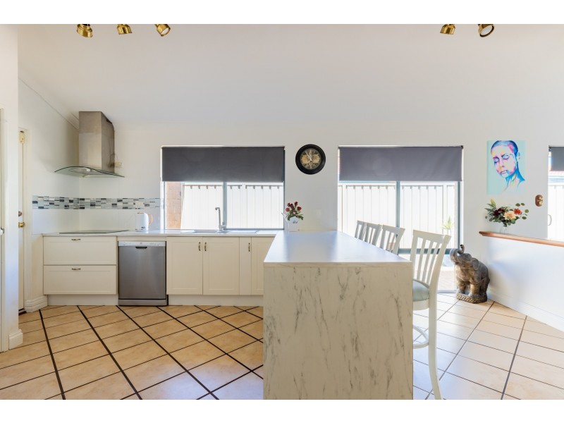 16 Strasbourg ramble, Port Kennedy WA 6172