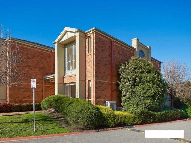 12 St Laurent Rise, Knoxfield VIC 3180