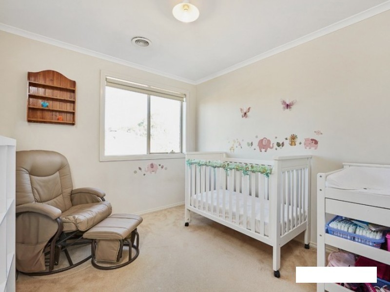12 St Laurent Rise, Knoxfield VIC 3180