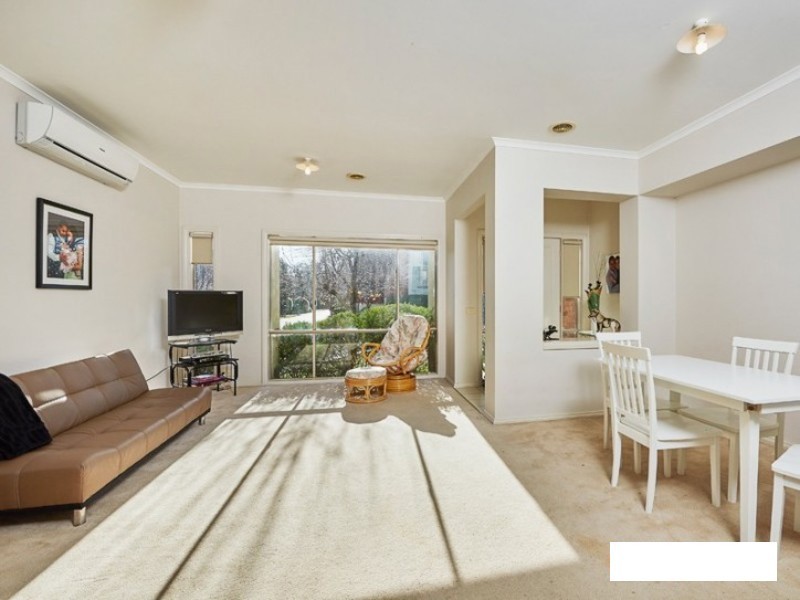 12 St Laurent Rise, Knoxfield VIC 3180