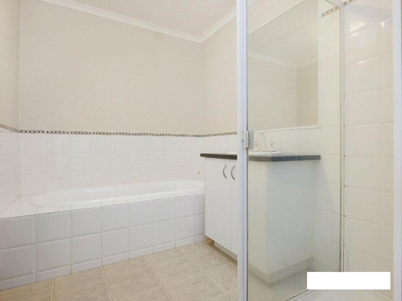 12 St Laurent Rise, Knoxfield VIC 3180