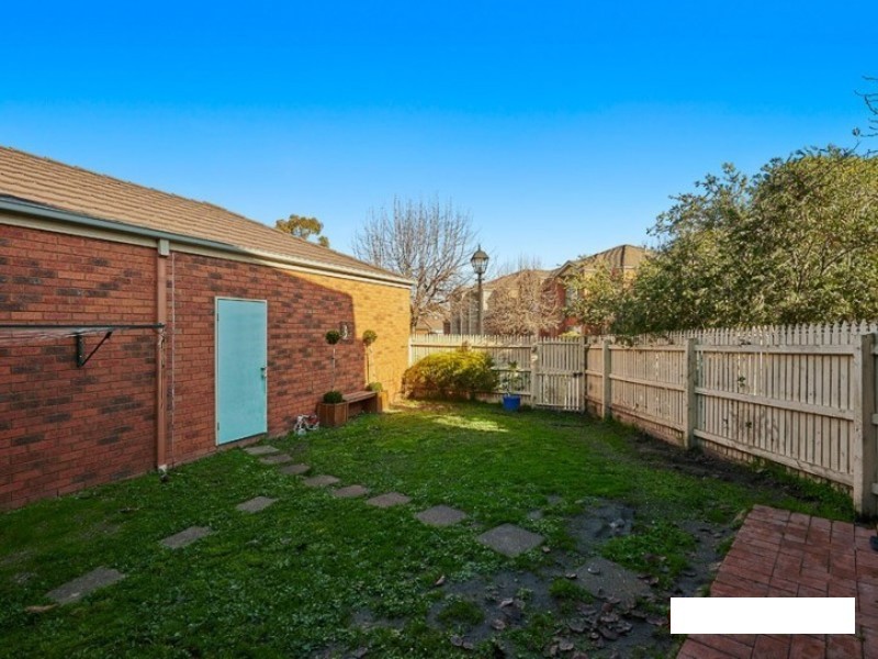12 St Laurent Rise, Knoxfield VIC 3180
