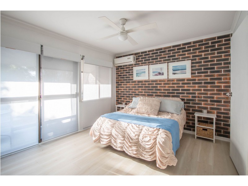 2/160 Pine Street, Wynnum QLD 4178
