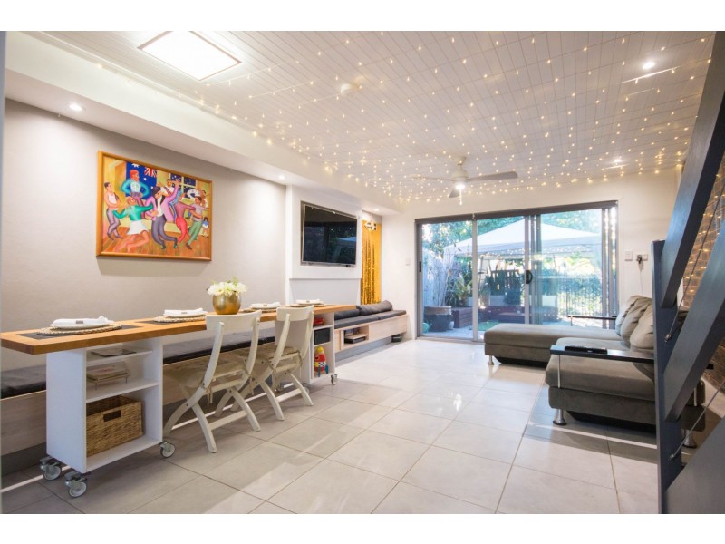 2/160 Pine Street, Wynnum QLD 4178