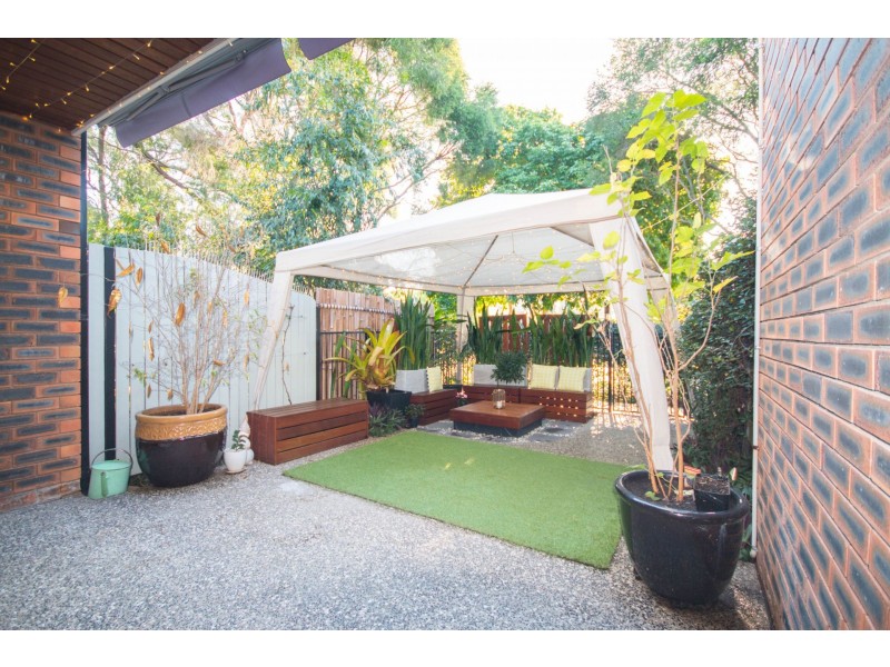 2/160 Pine Street, Wynnum QLD 4178