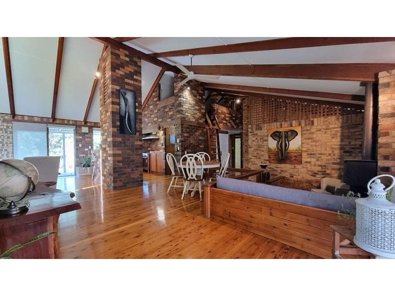 13-15 Dalby St, Nanango QLD 4615