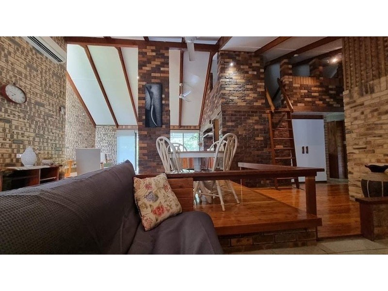 13-15 Dalby St, Nanango QLD 4615