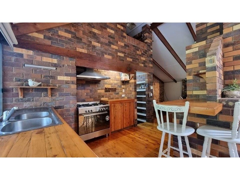 13-15 Dalby St, Nanango QLD 4615