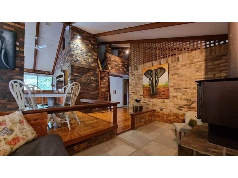 13-15 Dalby St, Nanango QLD 4615