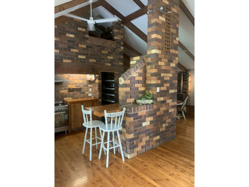 13-15 Dalby St, Nanango QLD 4615