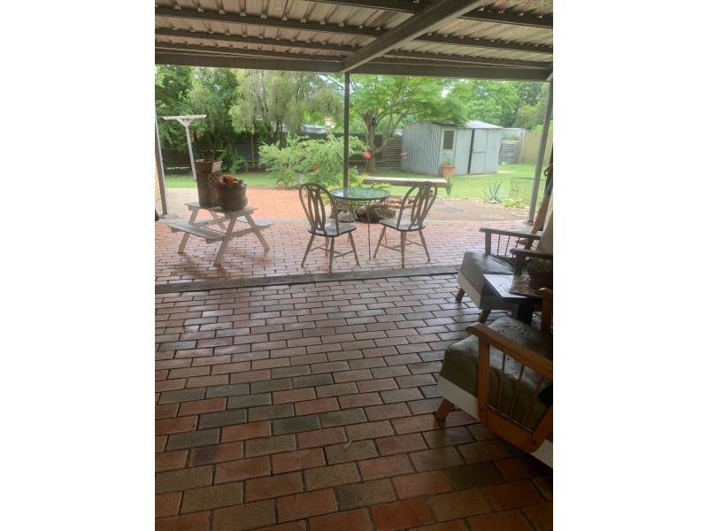 13-15 Dalby St, Nanango QLD 4615