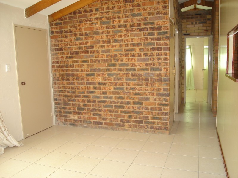 13-15 Dalby St, Nanango QLD 4615