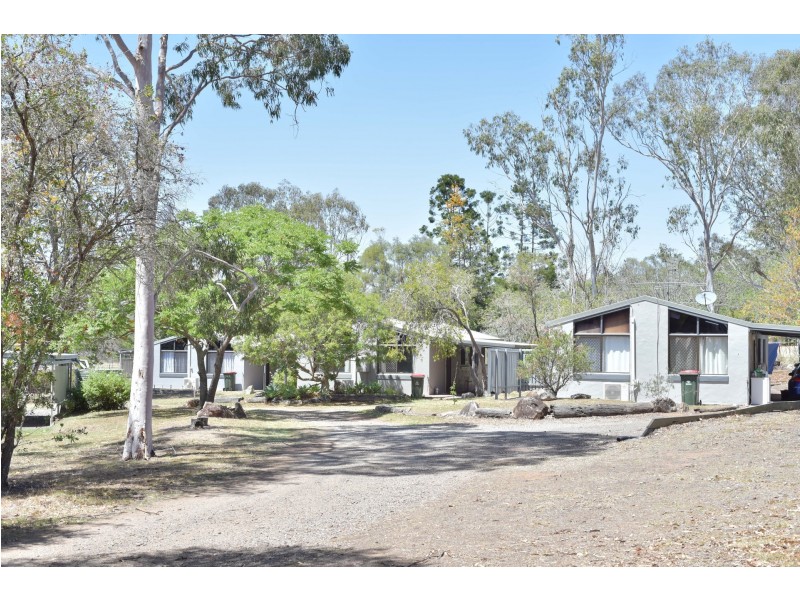 13-15 Dalby St, Nanango QLD 4615