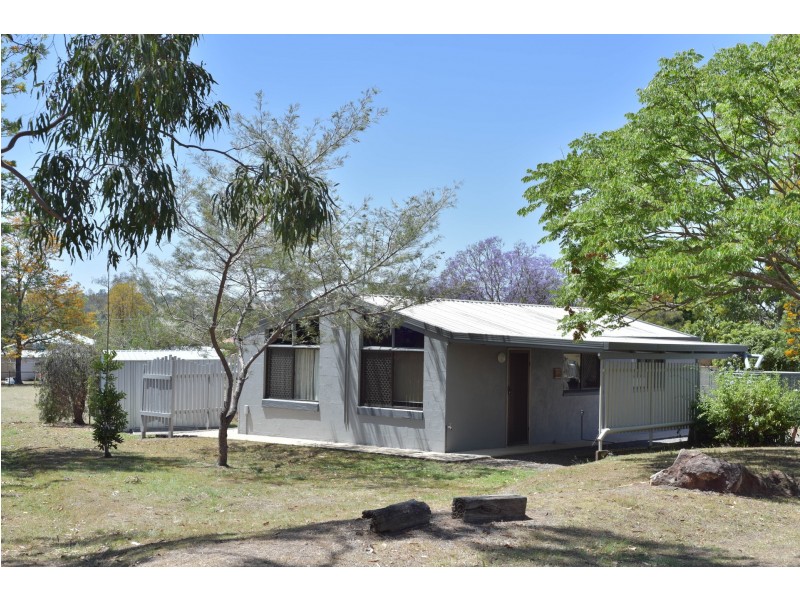 13-15 Dalby St, Nanango QLD 4615