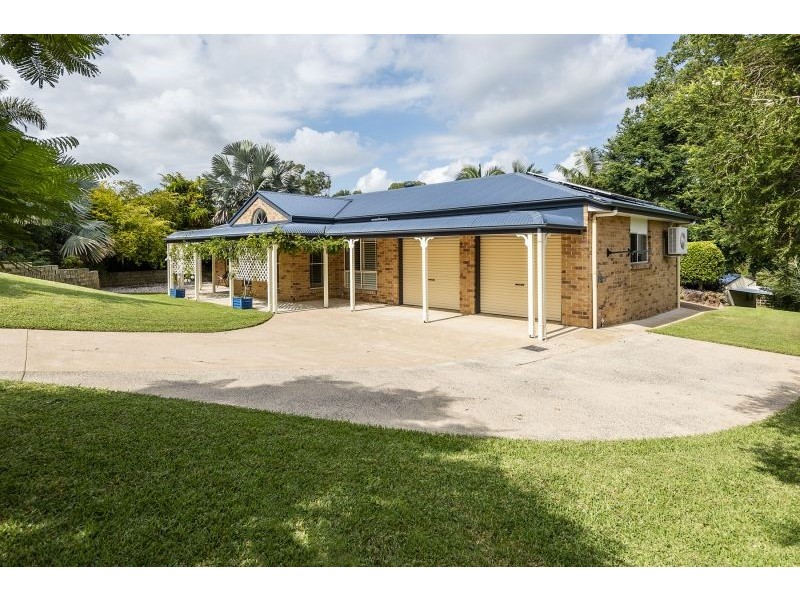 7 Topaz Court, Southside QLD 4570