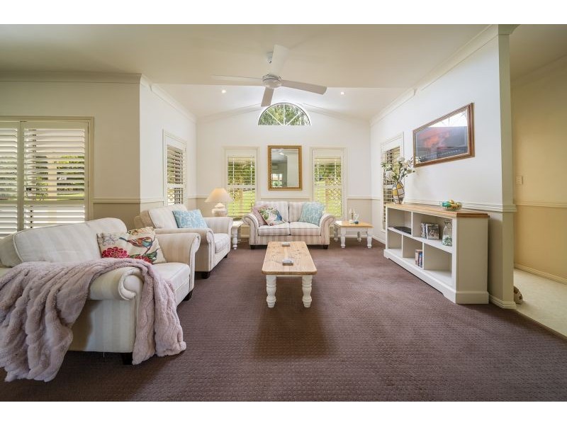 7 Topaz Court, Southside QLD 4570