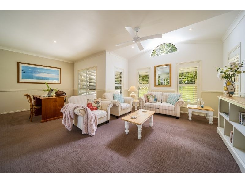 7 Topaz Court, Southside QLD 4570