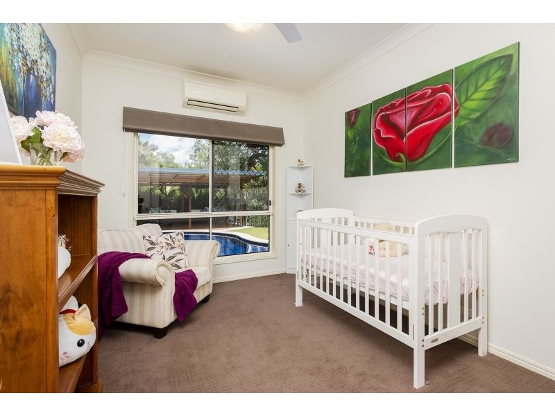 7 Topaz Court, Southside QLD 4570