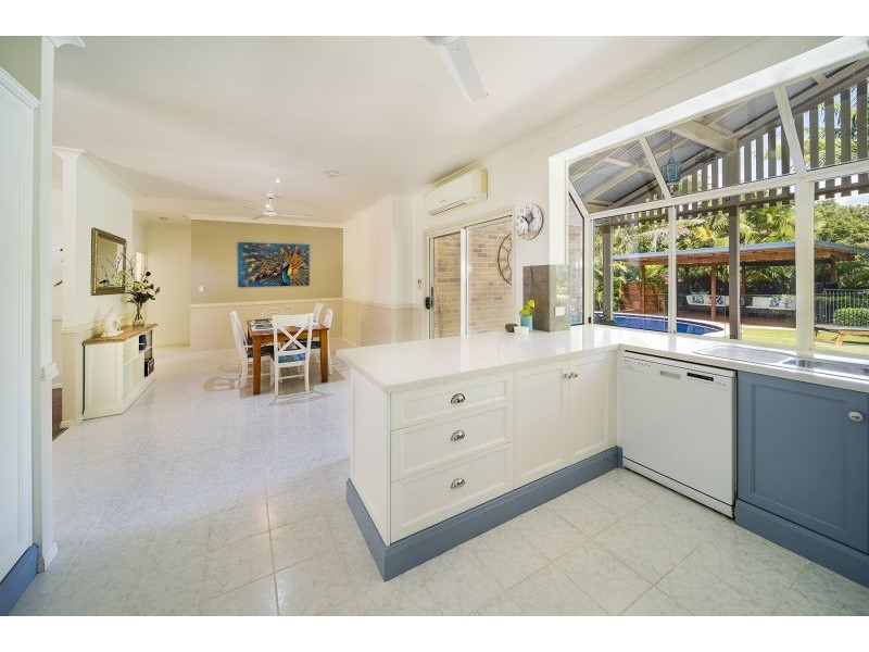 7 Topaz Court, Southside QLD 4570