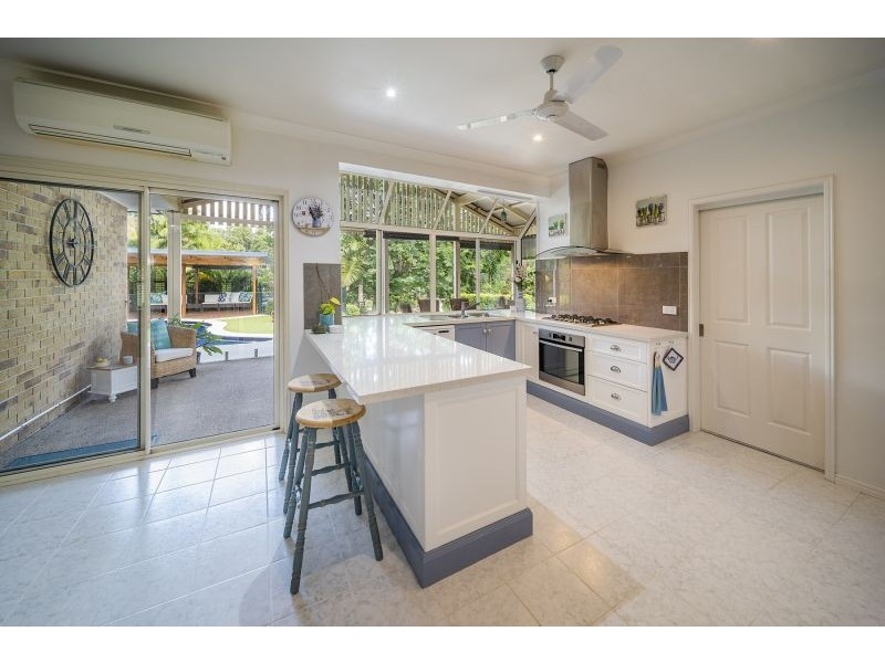 7 Topaz Court, Southside QLD 4570