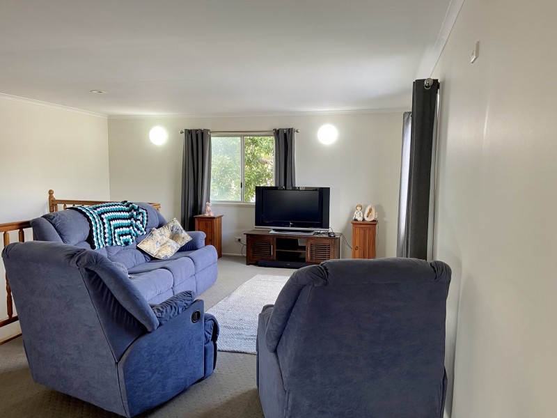 12 Crest Avenue, Boyne Island QLD 4680