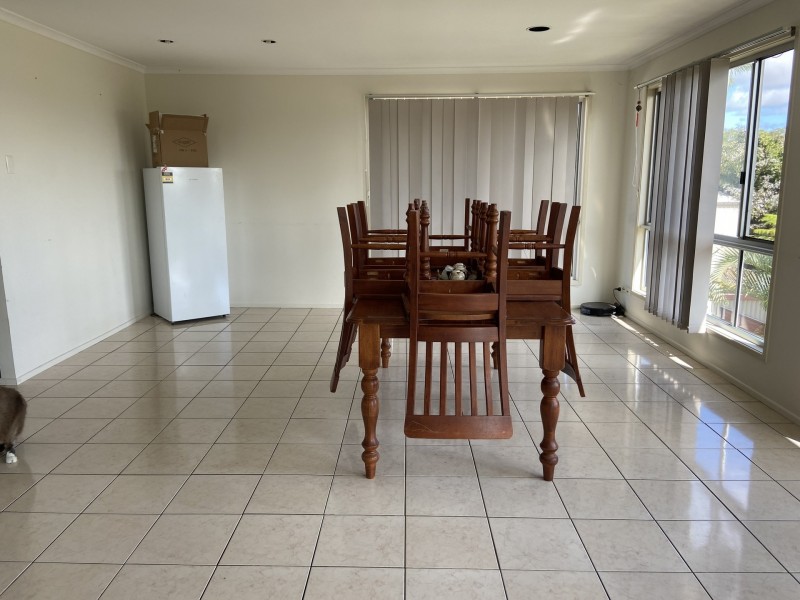 12 Crest Avenue, Boyne Island QLD 4680