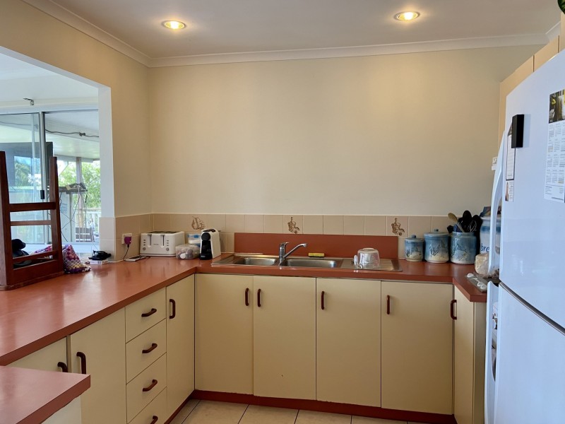 12 Crest Avenue, Boyne Island QLD 4680