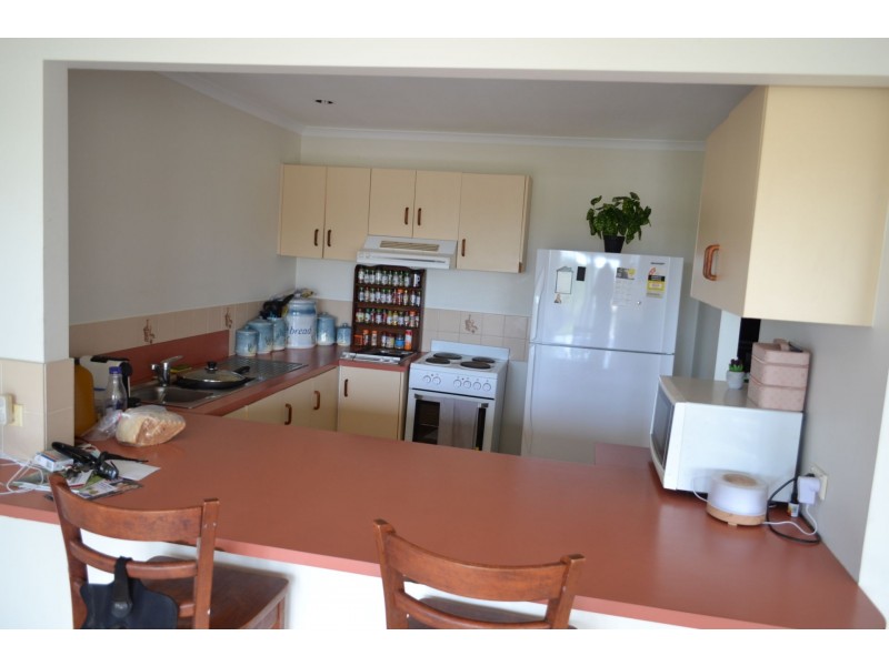 12 Crest Avenue, Boyne Island QLD 4680